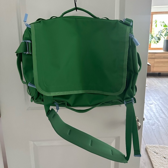Baboon to the Moon x Drunk Elephant ◡̈ Limited Edition Green Go-Bag Mini 32L - Picture 1 of 15